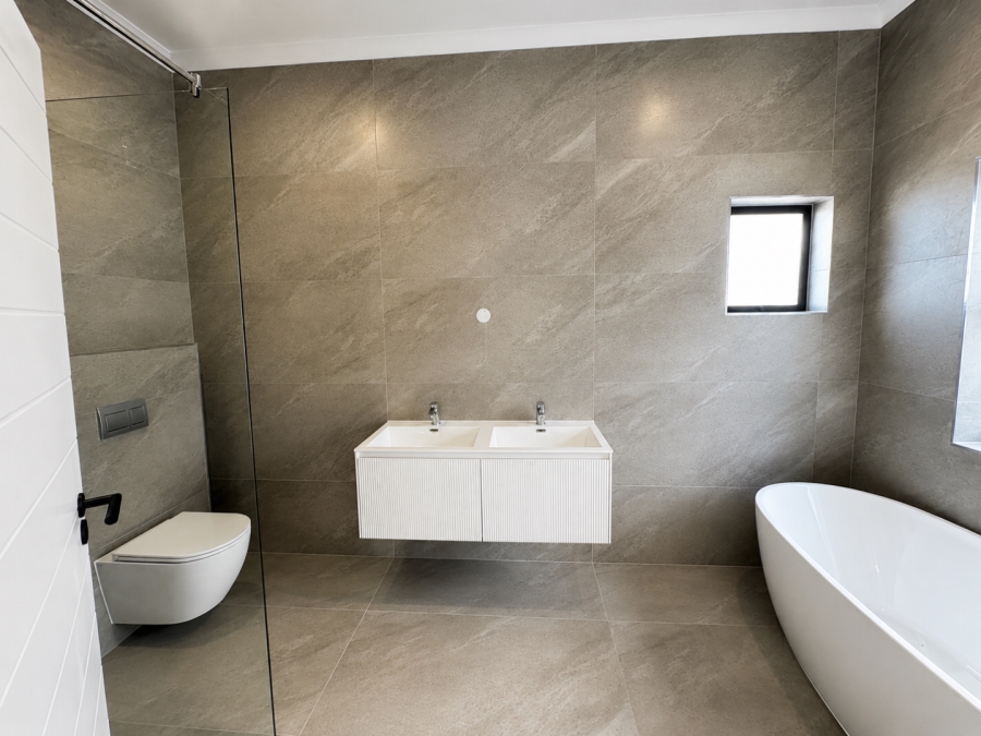 5 Bedroom Property for Sale in Sandown Western Cape